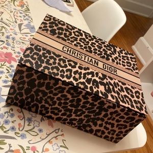 Dior LARGE magnetic gift box leopard print 100% authentic :) LIMITED EDITION